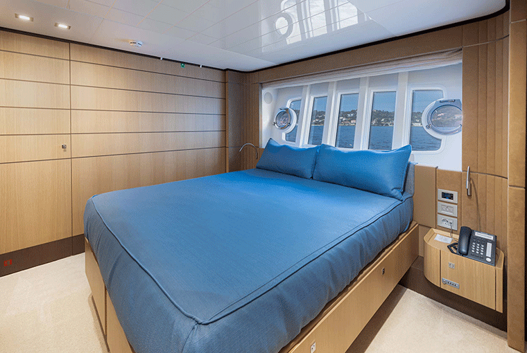 Ferretti Yachts 960